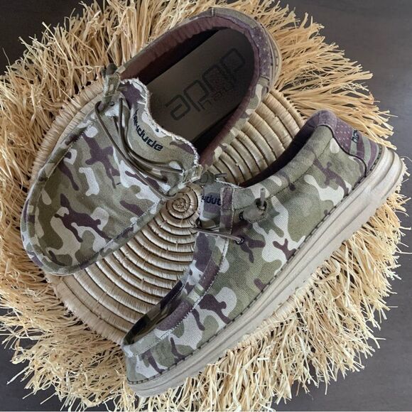 HEY DUDE Men’s Wally Camo Flag Slip On Shoes Size 11 - Picture 1 of 16